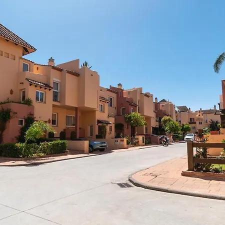 בית נופש 3-bedroom Townhouse With Views Of La Concha In Nueva Andalucia, *