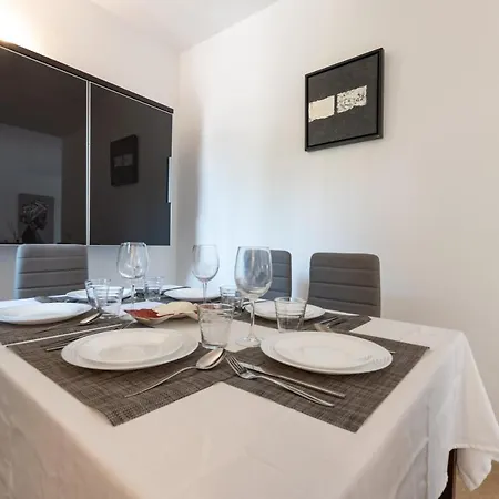 3-bedroom Townhouse With Views Of La Concha In Nueva Andalucia, בית נופש