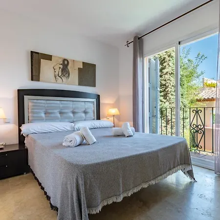 בית נופש 3-bedroom Townhouse With Views Of La Concha In Nueva Andalucia, *