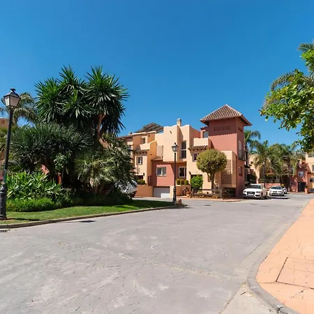3-bedroom Townhouse With Views Of La Concha In Nueva Andalucia, *