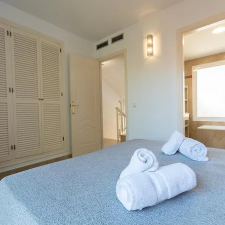 3-bedroom Townhouse With Views Of La Concha In Nueva Andalucia, בית נופש *