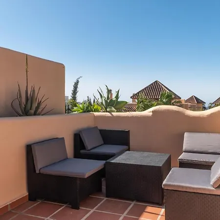 3-bedroom Townhouse With Views Of La Concha In Nueva Andalucia, בית נופש *