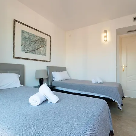 3-bedroom Townhouse With Views Of La Concha In Nueva Andalucia,