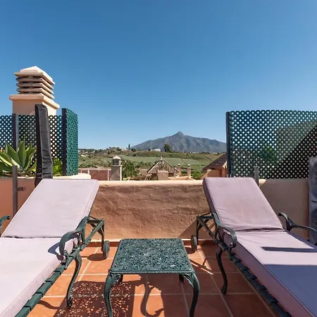 3-bedroom Townhouse With Views Of La Concha In Nueva Andalucia,