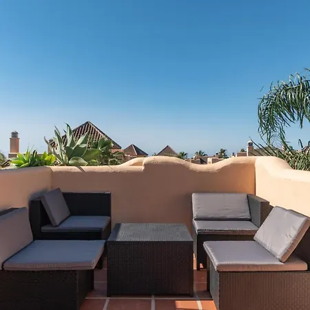 3-bedroom Townhouse With Views Of La Concha In Nueva Andalucia, בית נופש מארבלה