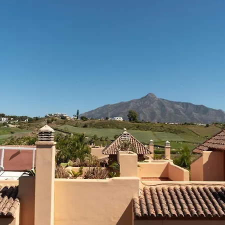 3-bedroom Townhouse With Views Of La Concha In Nueva Andalucia, בית נופש מארבלה