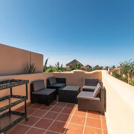 3-bedroom Townhouse With Views Of La Concha In Nueva Andalucia, בית נופש