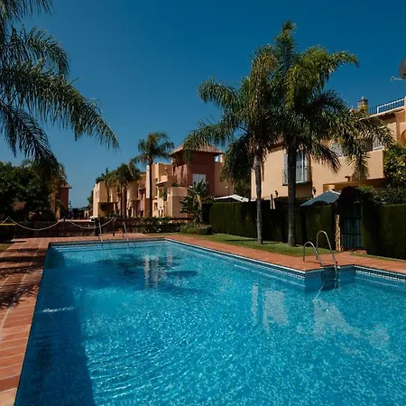 3-bedroom Townhouse With Views Of La Concha In Nueva Andalucia,