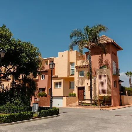 בית נופש 3-bedroom Townhouse With Views Of La Concha In Nueva Andalucia, מארבלה