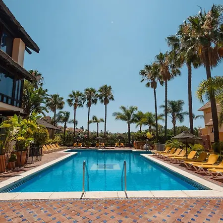3-bedroom Townhouse With Views Of La Concha In Nueva Andalucia, בית נופש